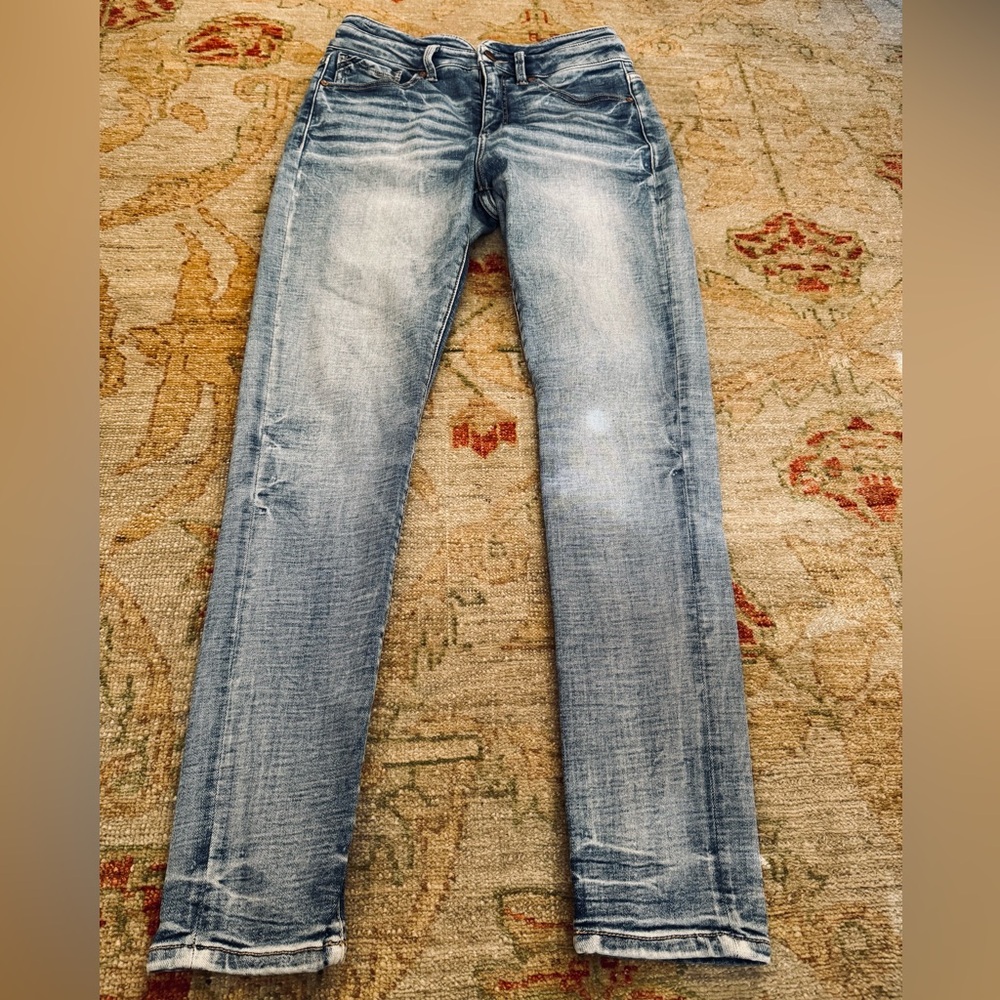 Buckle Women's Faded Blue Skinny Jeans
